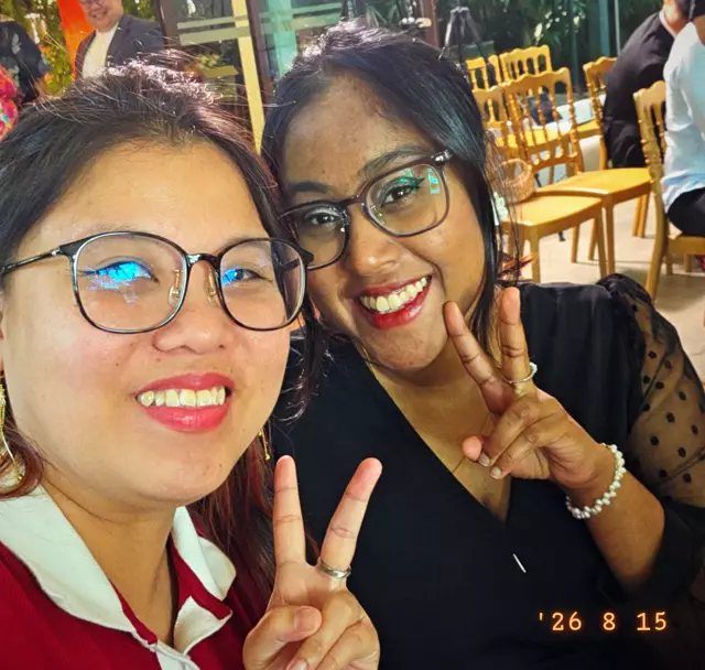 Two friends making peace signs